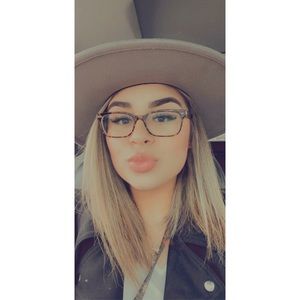 Meet your Posher, Joanna